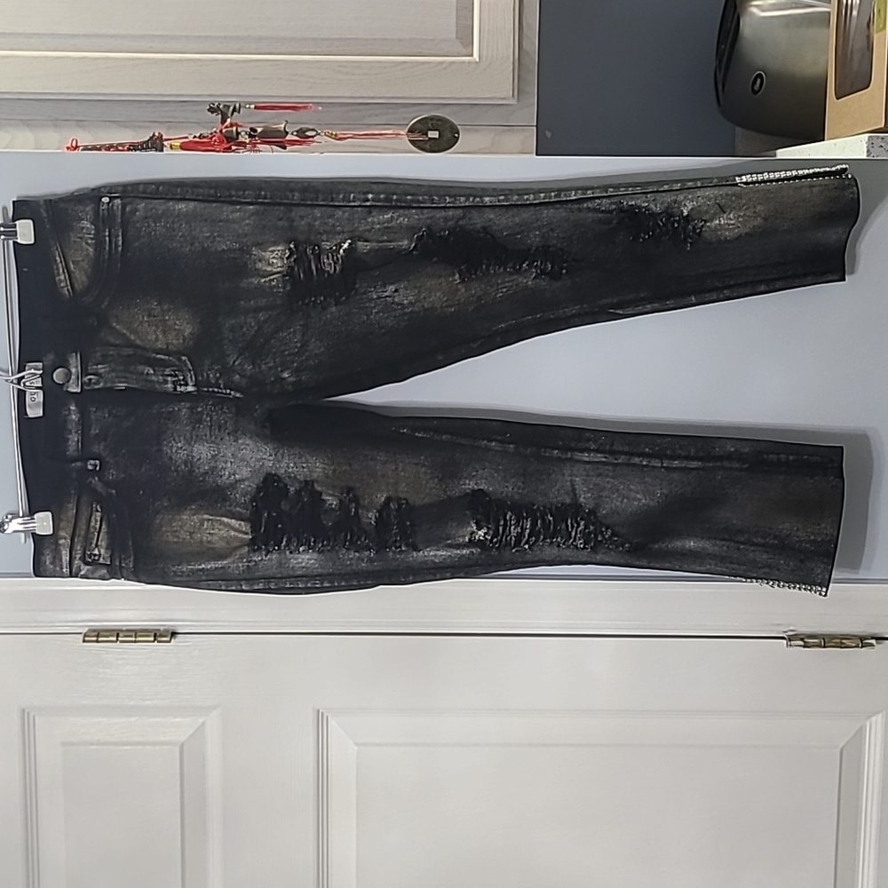 Ladies skinny jeans by Guess